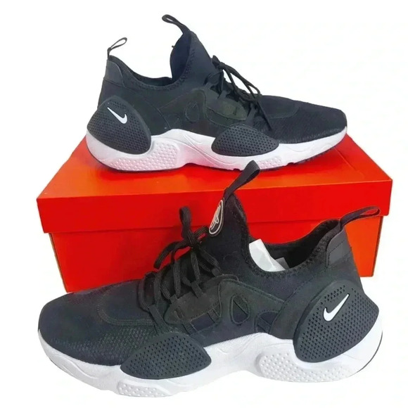 Nike Varsity Compete TR 2 Sneakers Black and White Men's Size 14 - Picture 1 of 12